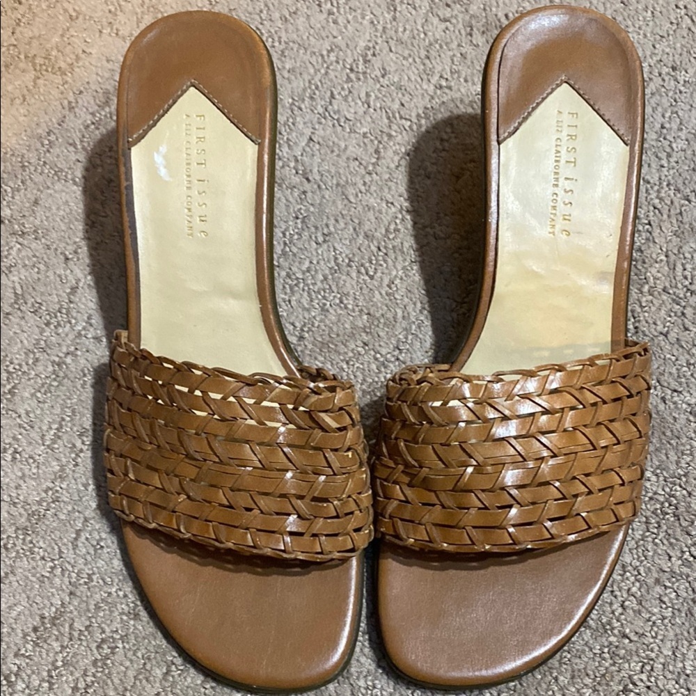Tan Woven Leather 7.5M Mules with Basket-Weave Design Textured